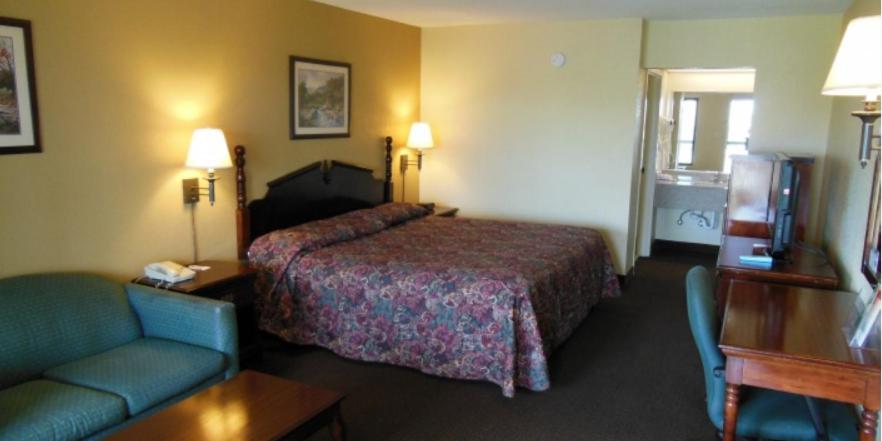 Queen Room - Smoking